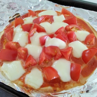 ピザクラストで☆トマトとモッツァレラのピザ